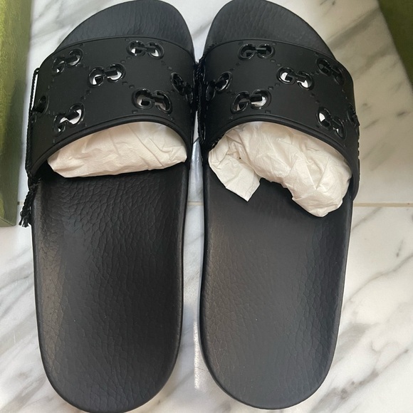 GUCCI BLACK WOMEN’S PURSUIT POOL SIDE SLIDES “GG” CUT OUT LOGO DETAILING - Picture 5 of 16